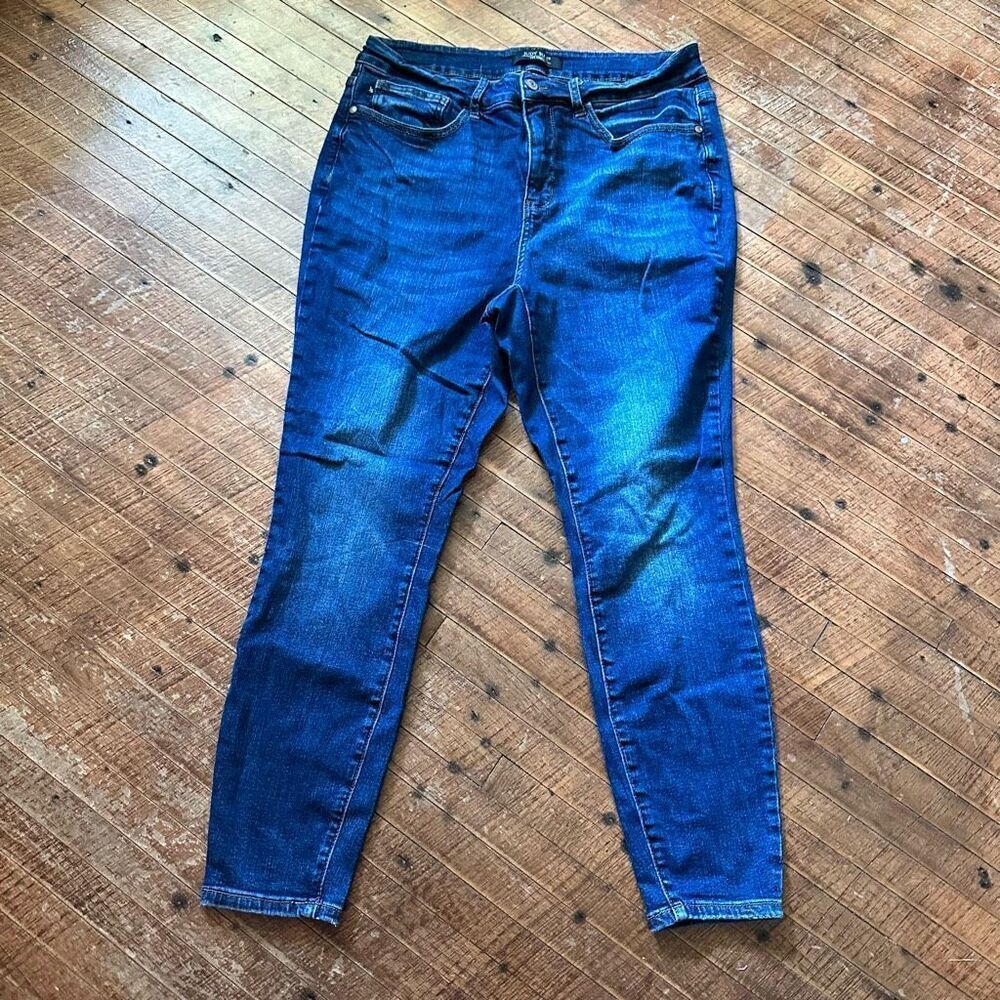Judy Blue distressed 16W ankle skinny stretchy jeans